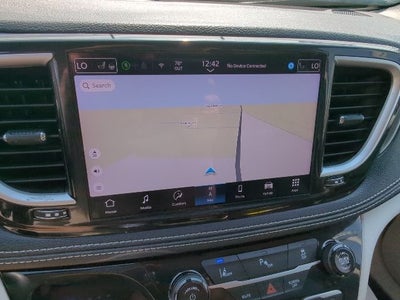 2024 Chrysler Pacifica Hybrid Select FWD