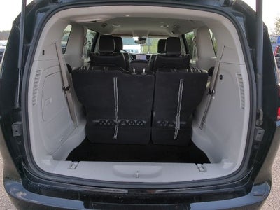 2024 Chrysler Pacifica Hybrid Select FWD