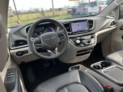 2024 Chrysler Pacifica Hybrid Select FWD