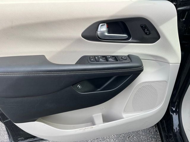 2024 Chrysler Pacifica Hybrid Select FWD