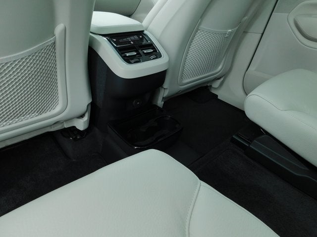 2024 Volvo XC90 B6 Plus Bright Theme 6-Seater