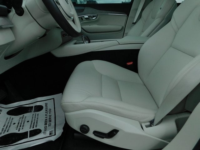 2024 Volvo XC90 B6 Plus Bright Theme 6-Seater