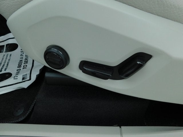 2024 Volvo XC90 B6 Plus Bright Theme 6-Seater