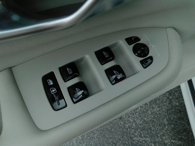 2024 Volvo XC90 B6 Plus Bright Theme 6-Seater