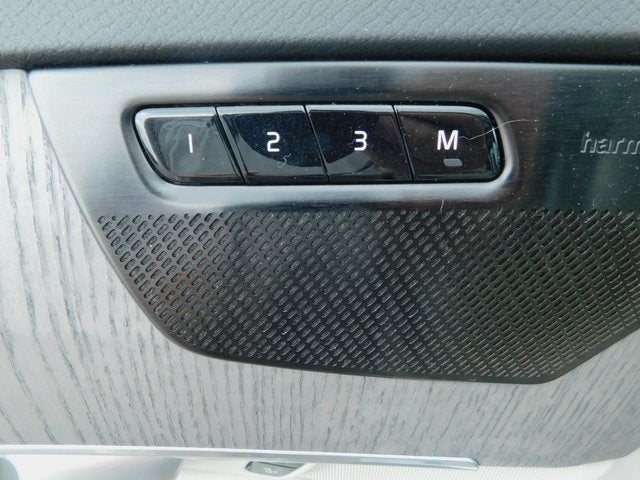 2024 Volvo XC90 B6 Plus Bright Theme 6-Seater