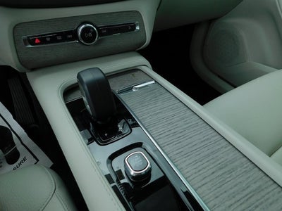 2024 Volvo XC90 B6 Plus Bright Theme 6-Seater