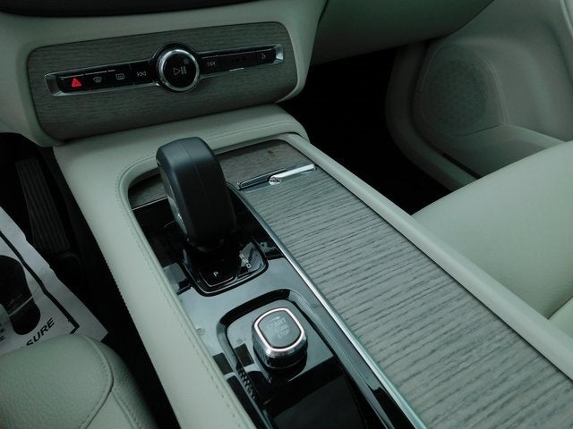 2024 Volvo XC90 B6 Plus Bright Theme 6-Seater