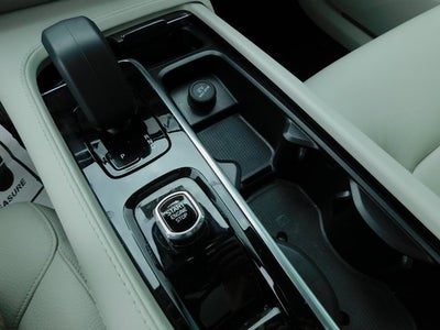 2024 Volvo XC90 B6 Plus Bright Theme 6-Seater