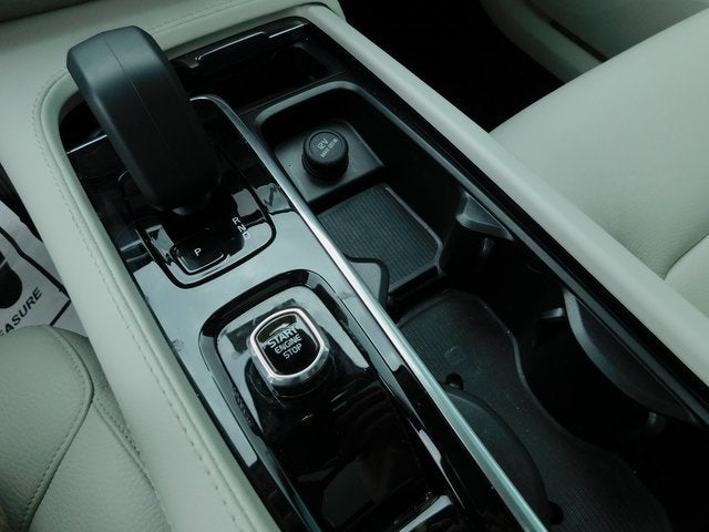 2024 Volvo XC90 B6 Plus Bright Theme 6-Seater