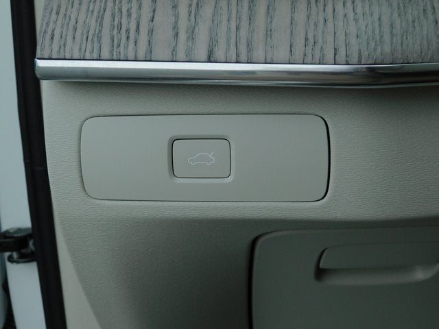 2024 Volvo XC90 B6 Plus Bright Theme 6-Seater